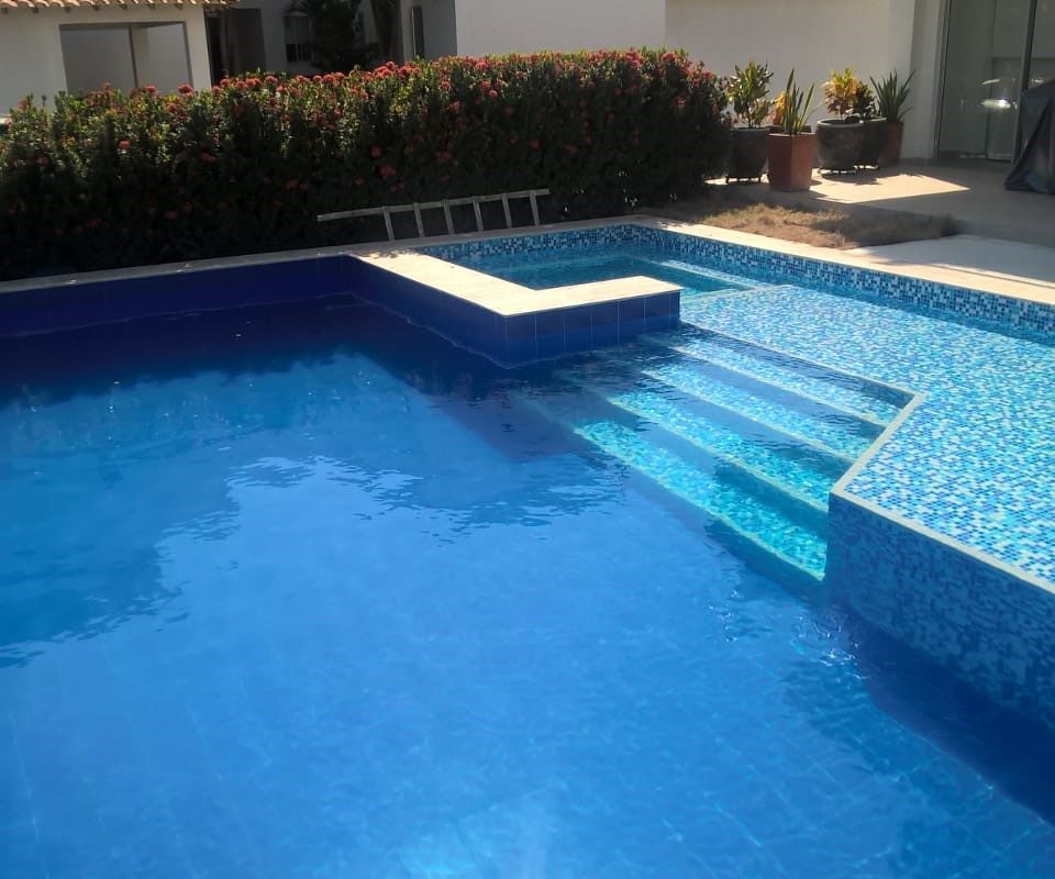 Normas que deben cumplir las piscinas residenciales - Diseño y Construcción  de Piscinas